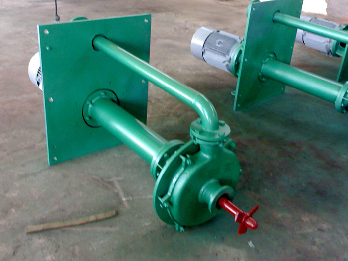 Long shaft wear-resistant lower pump with mixing wheel, to prevent medium hardening